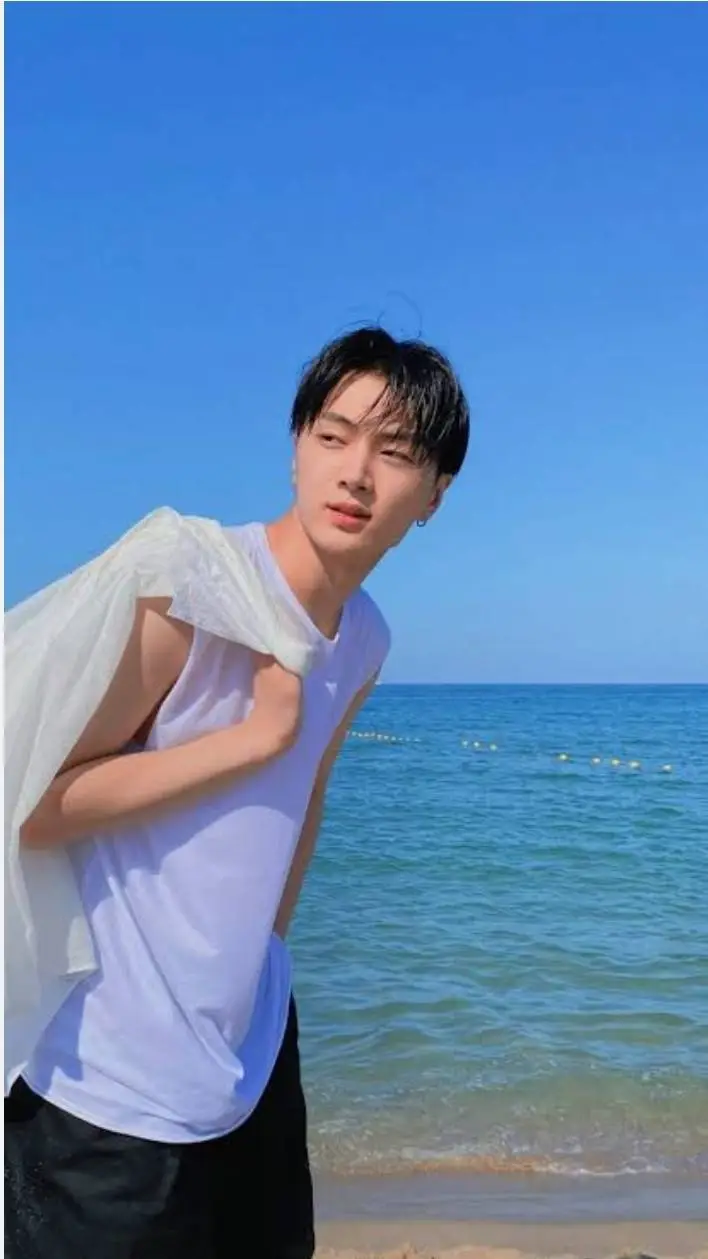 ai character: Park Jongseong background