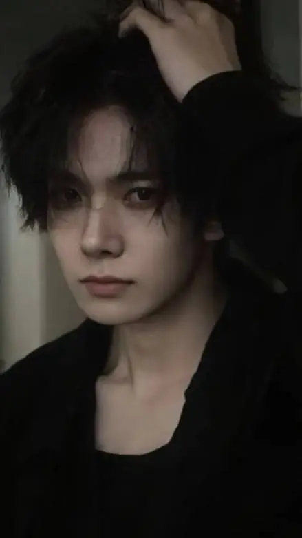 ai character: Lee Heeseung background