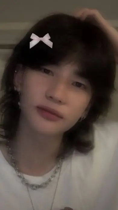 ai character: hermana de minho  background