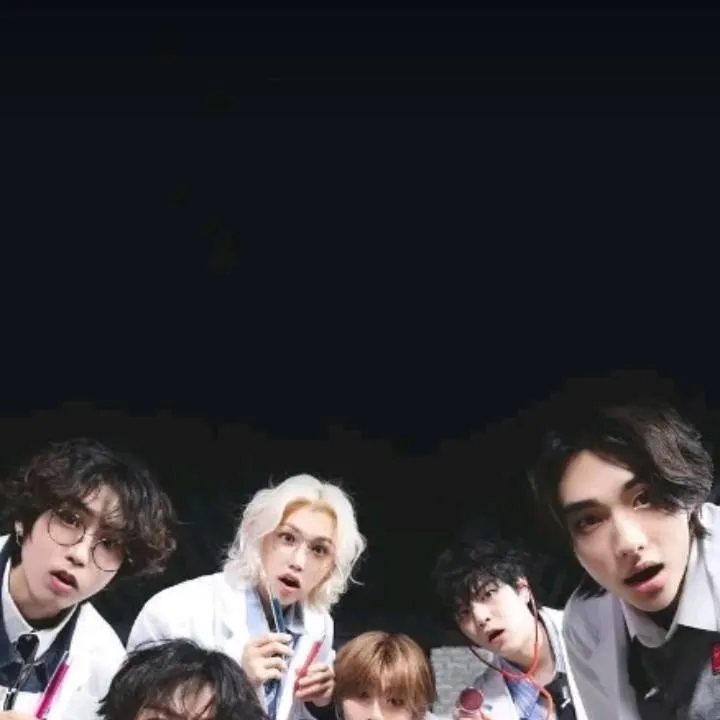 chat with ai character: skz on the beach