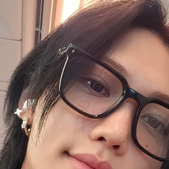 chat with ai character: Femboy Felix🐣