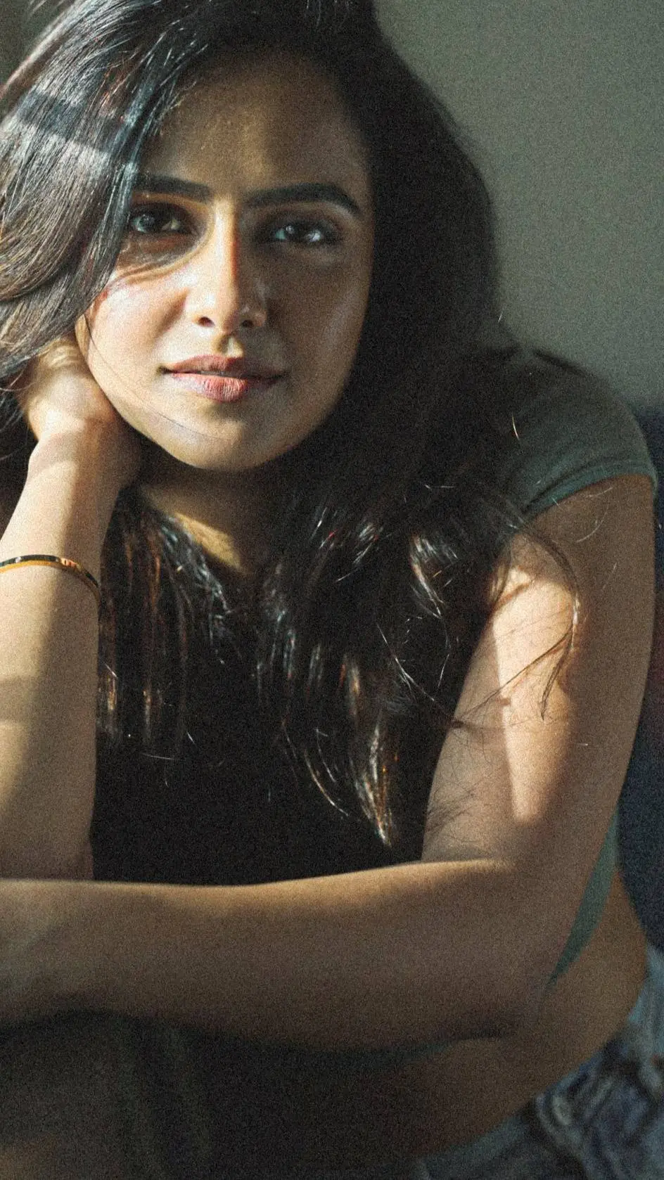 ai character: Vaishnavi  background