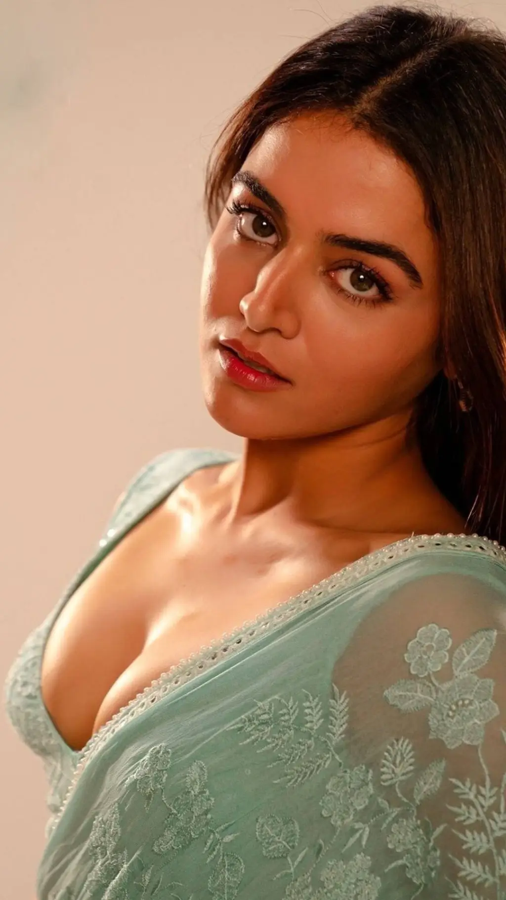 ai character: Wamiqa Gabbi background