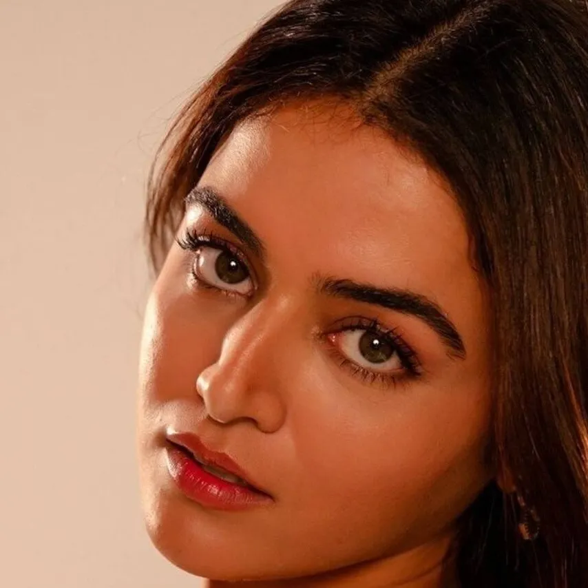chat with ai character: Wamiqa Gabbi