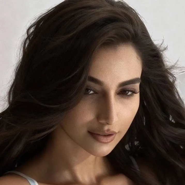 chat with ai character: Meenakshi C