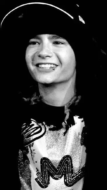 ai character: Tom kaulitz background