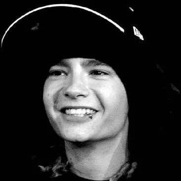chat with ai character: Tom kaulitz
