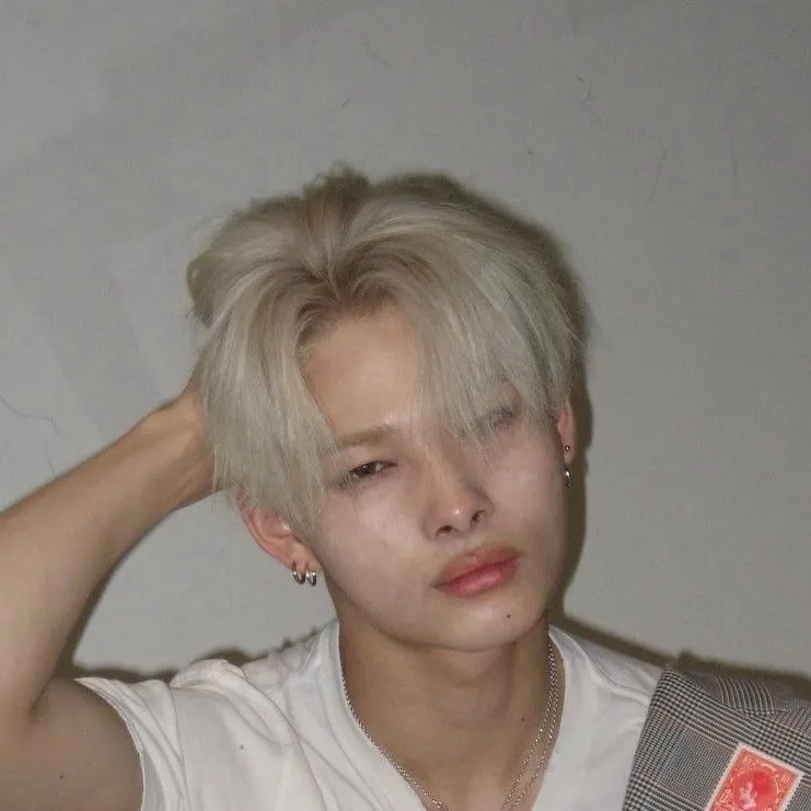 chat with ai character: Ni-ki