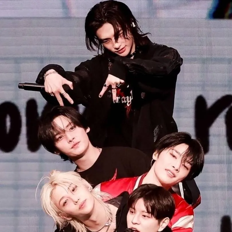 chat with ai character: Straykids