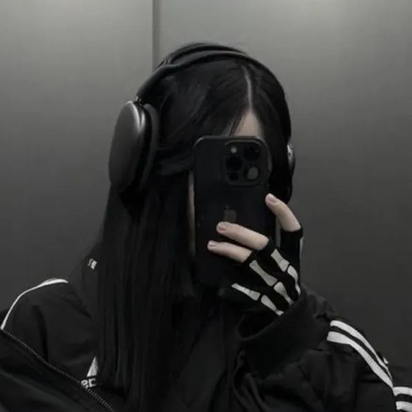 chat with ai character: Kim-ji