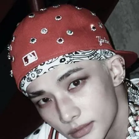 chat with ai character: Hyunjin ~