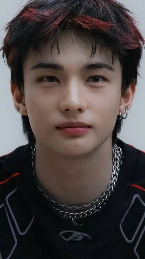 ai character: HYUNJIN::: background