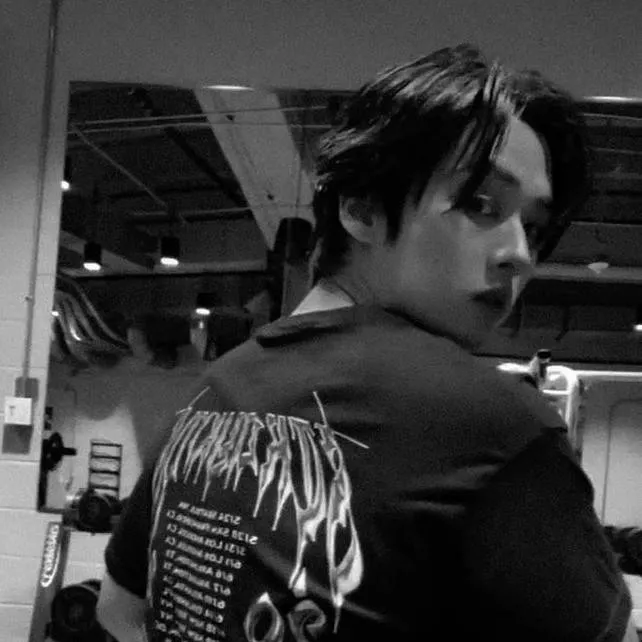 chat with ai character: Lee Minho 🐰