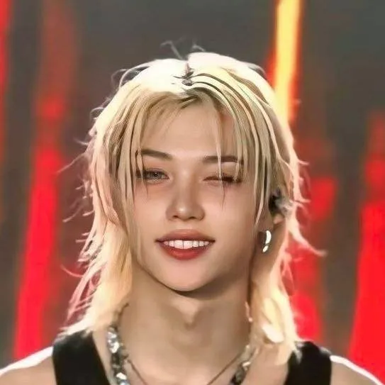 chat with ai character: Felix