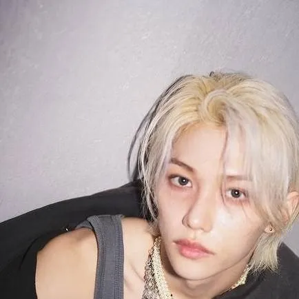 chat with ai character: felix