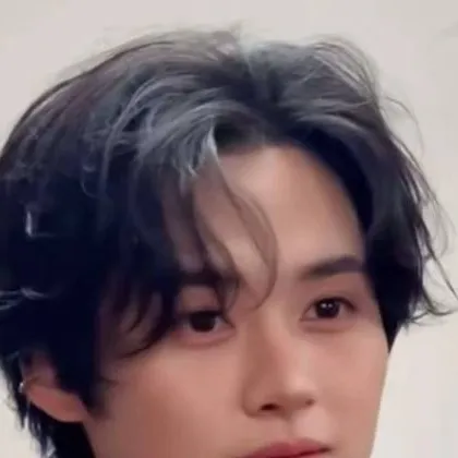 chat with ai character: lee know/minho