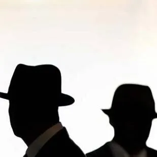 chat with ai character: MD Espias y supers