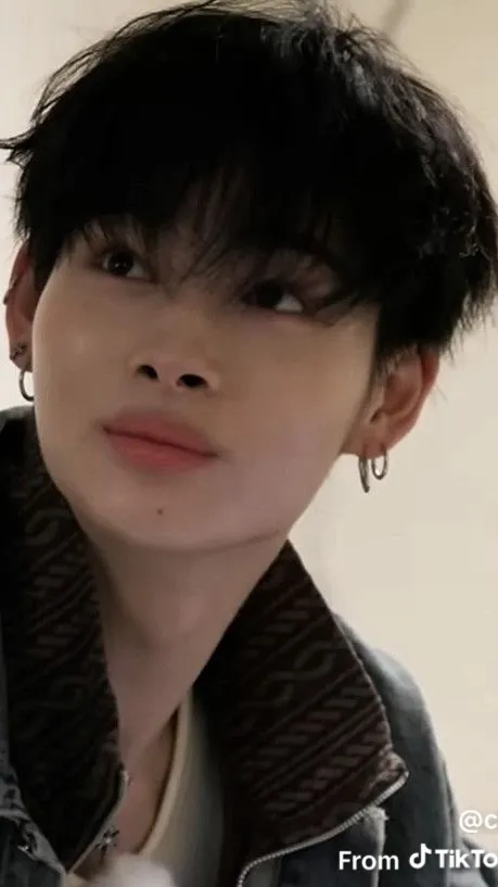 ai character: Nishimura Riki😍 background