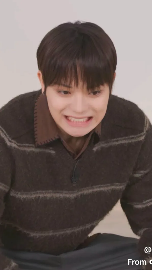 ai character: Ohyul🫶🏼🤭🤪💋 background