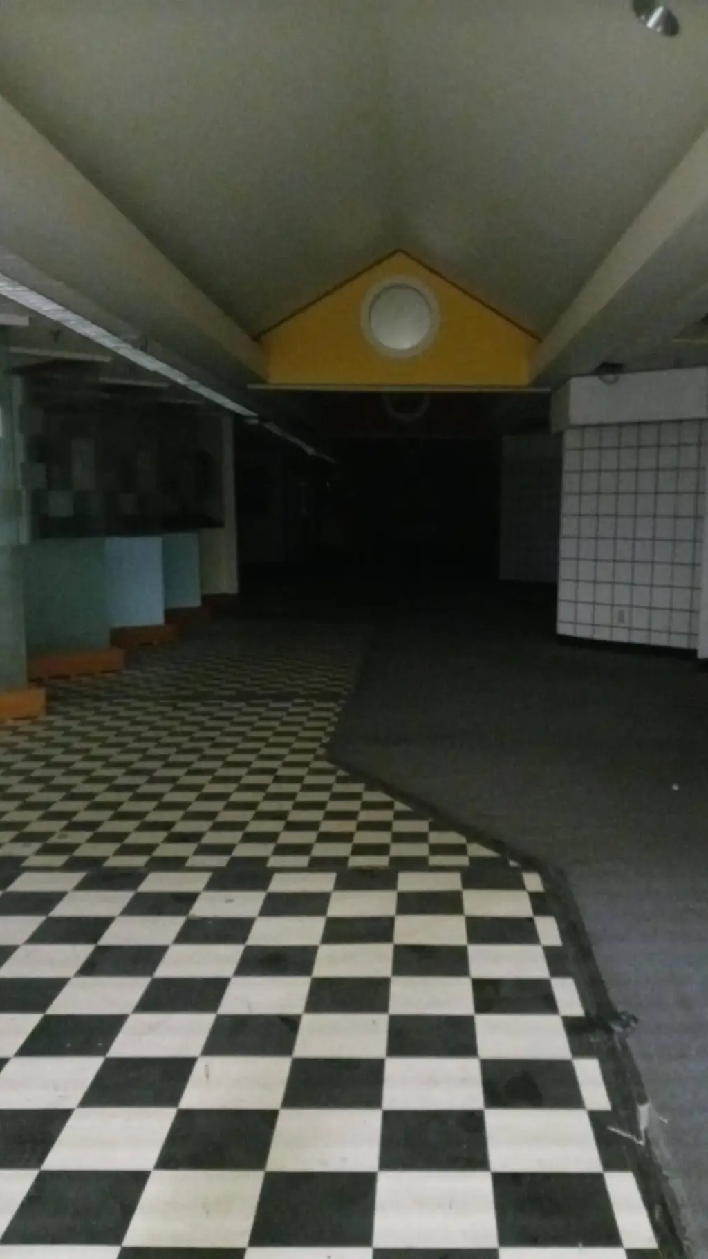 ai character: Everett background