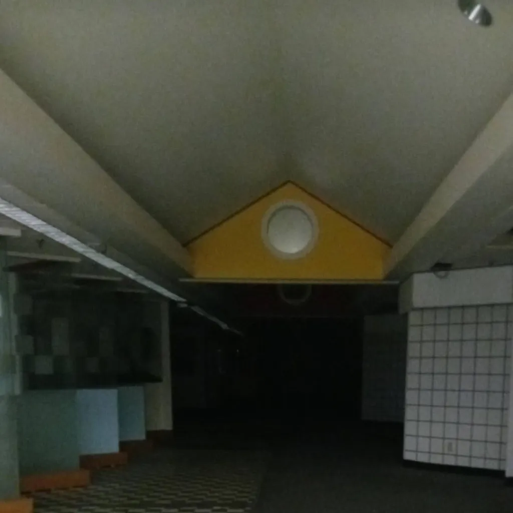 chat with ai character: Everett