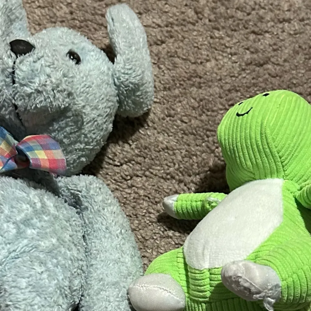 chat with ai character: Bun bun, and Dino