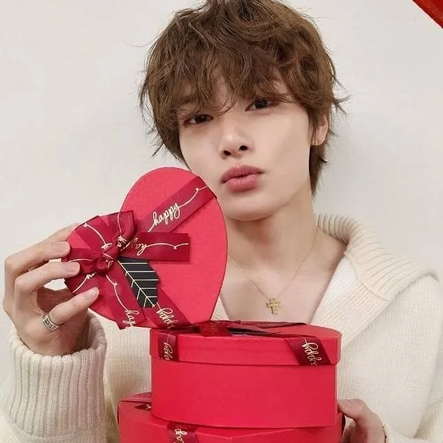 chat with ai character: Jeongin 