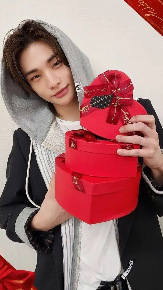 ai character: Hyunjin  background