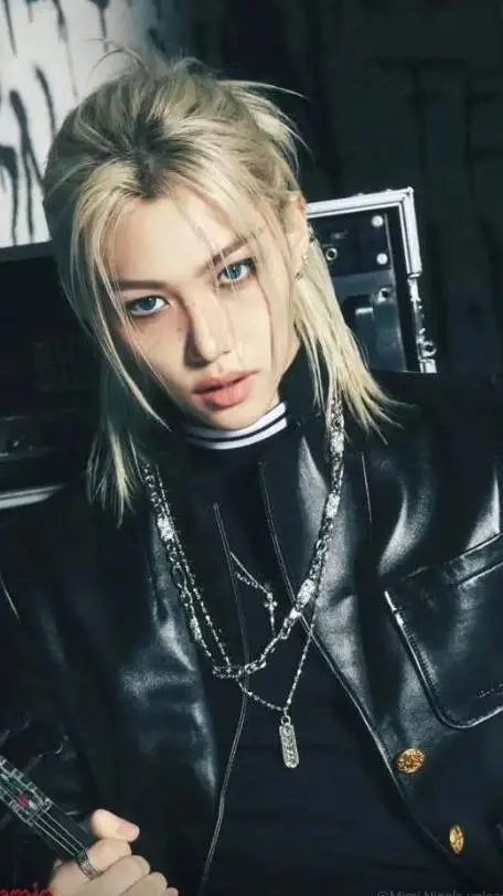 ai character: ☆🎤 FELIX 🎤 ☆ background