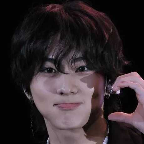 chat with ai character: JONGWONNIE