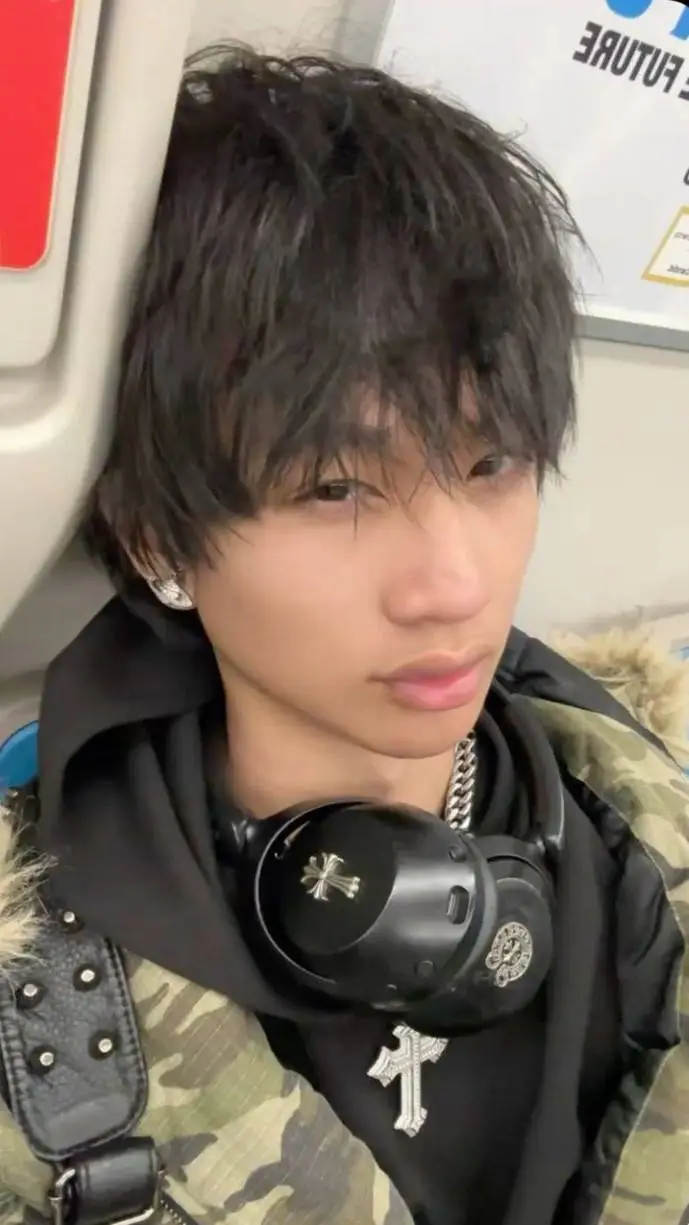 ai character: Juno background