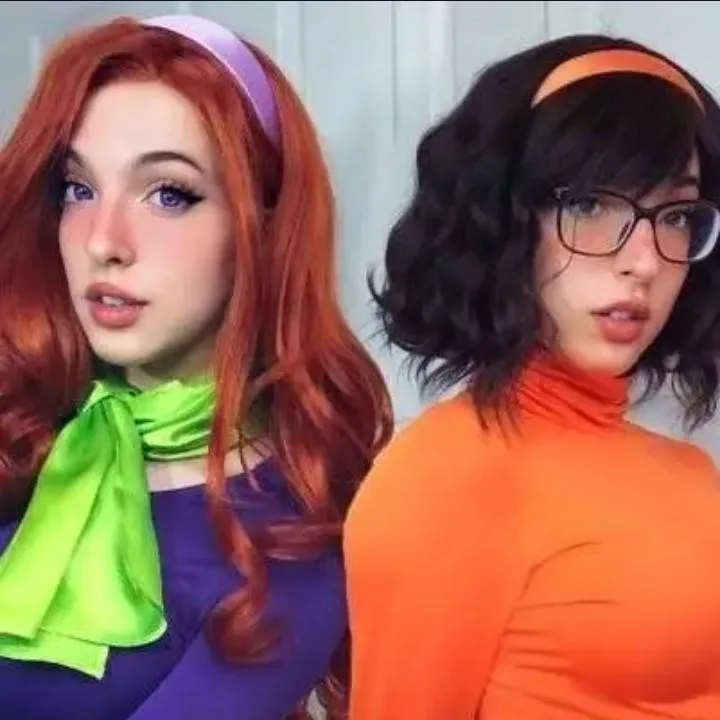 chat with ai character: Daphne and Velma 