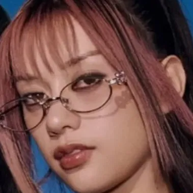 chat with ai character: Megan🍒