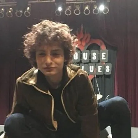chat with ai character: finn wolfhard 