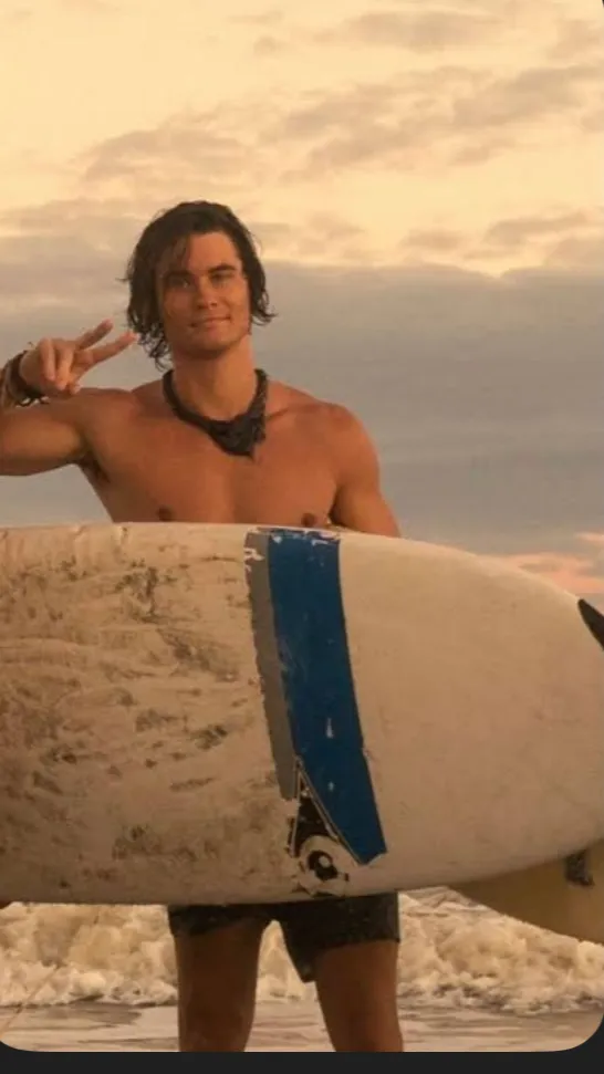 ai character: John B🥰😘 background