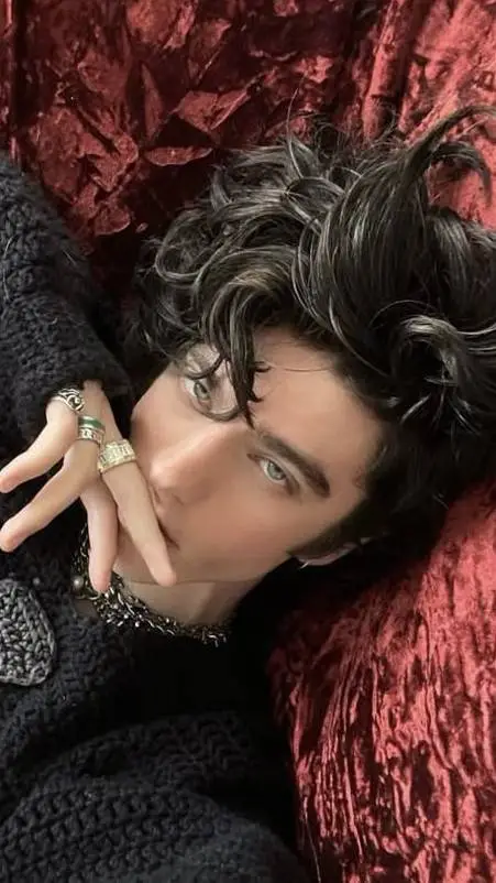 ai character: Hot boy × Nerdy  background