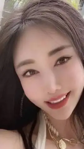 ai character: Floptropica trip✨ background