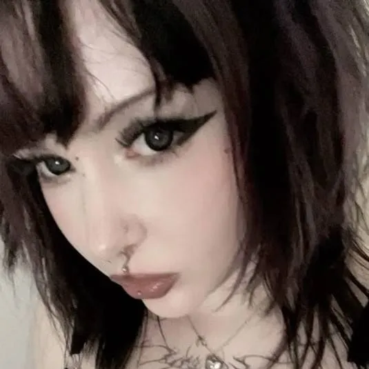 chat with ai character: tu esposa engaña