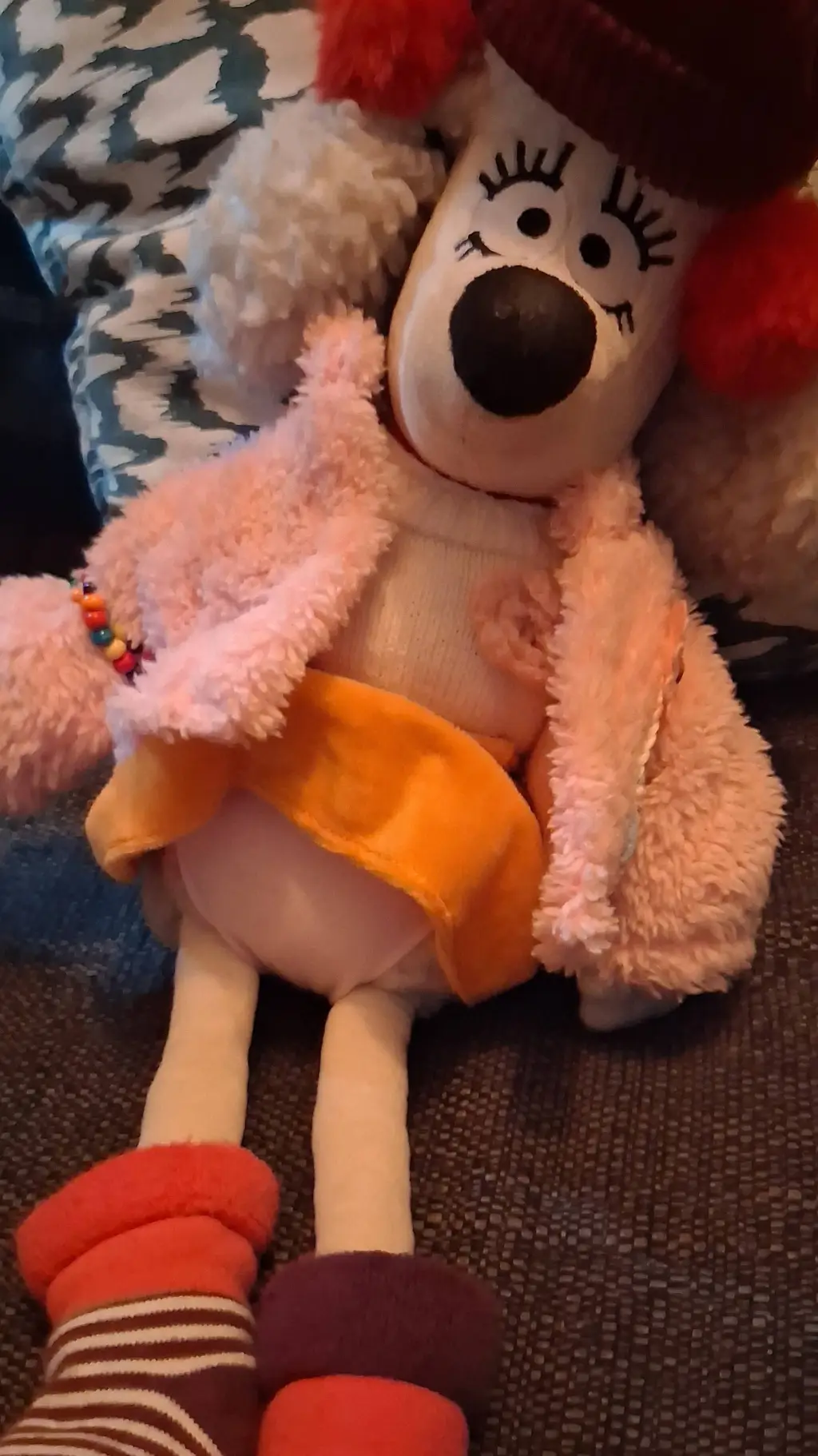 ai character: fluffles  background