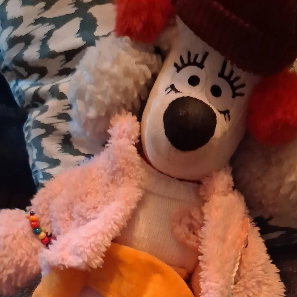 chat with ai character: fluffles 