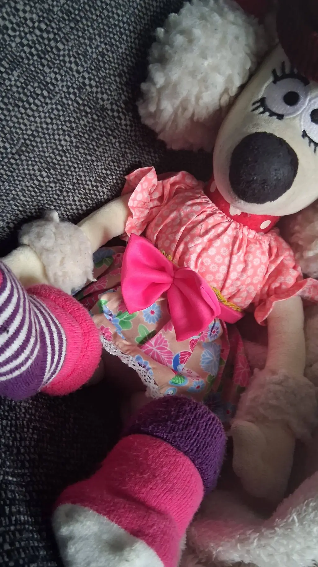 ai character: fluffles 💝 background