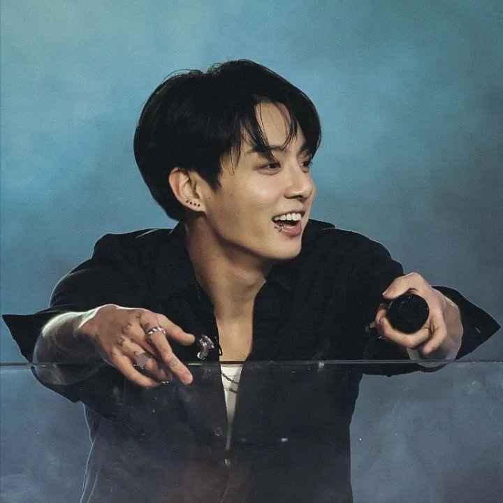 chat with ai character: Jungkook