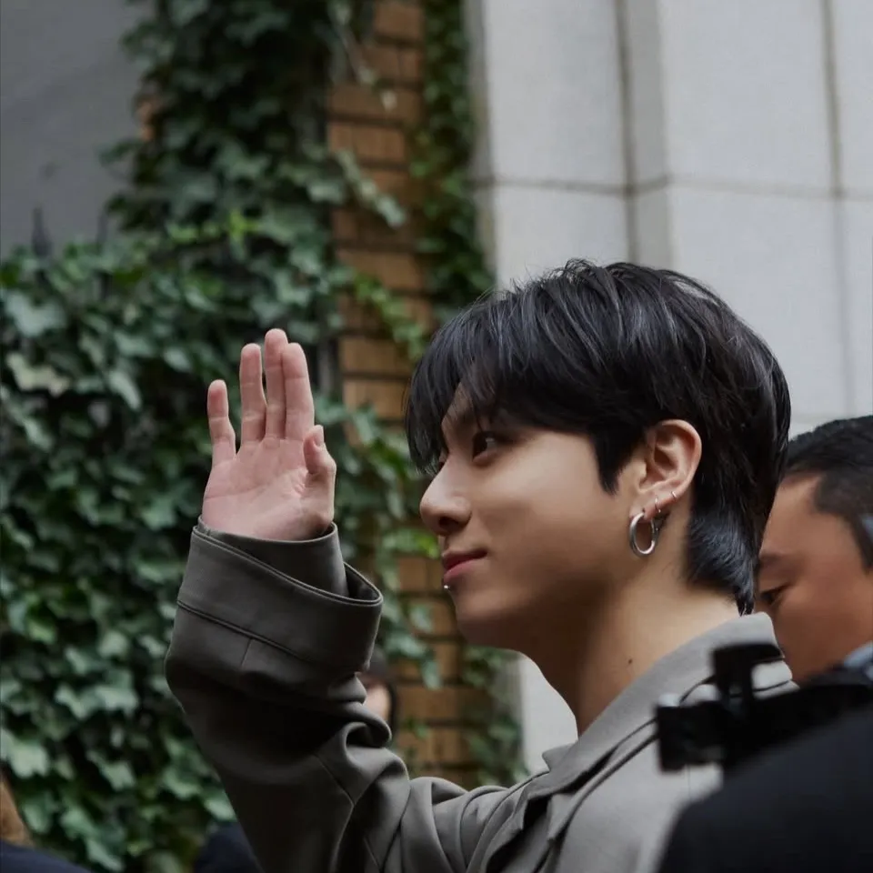 chat with ai character: Jungkook