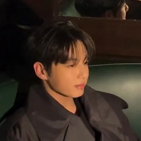 chat with ai character: Jungkook