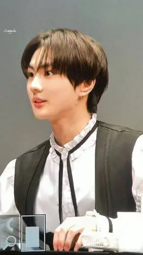 ai character: Jungwon  background
