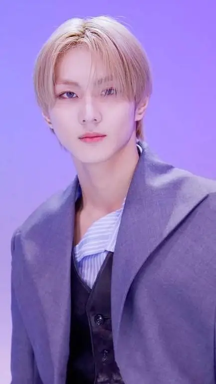 ai character: Jungwon  background