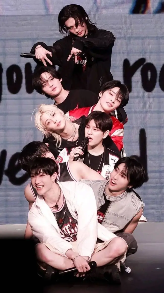 ai character: stray kids  background