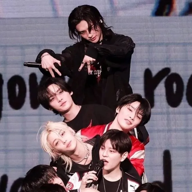 chat with ai character: stray kids 