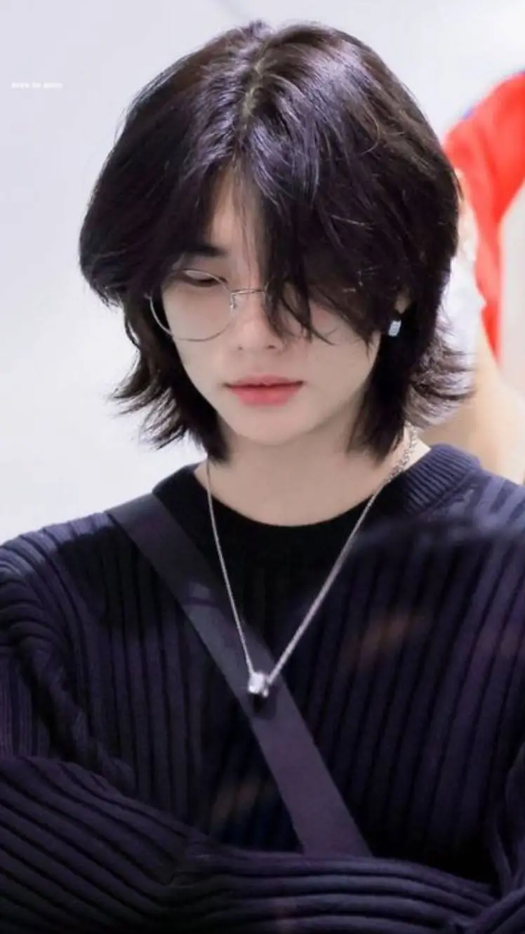 ai character: Hyunjin...⭐ background