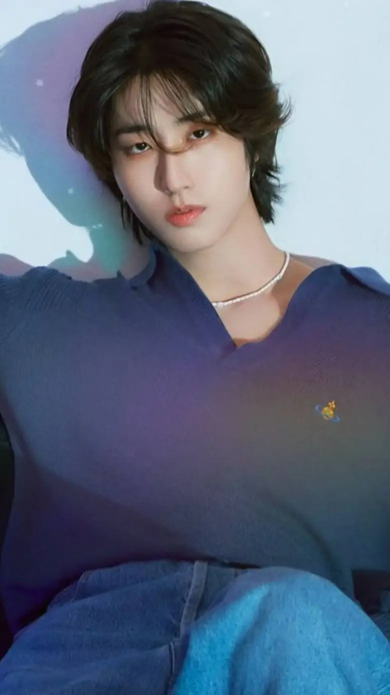 ai character: Han...🫦 background